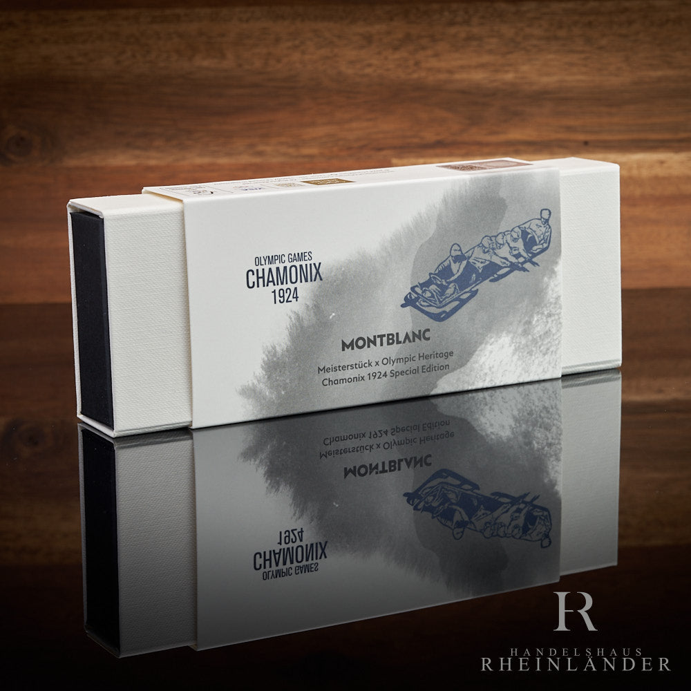 Originalverpackung des Montblanc Chamonix Rollerballs vor hölzernem Hintergrund