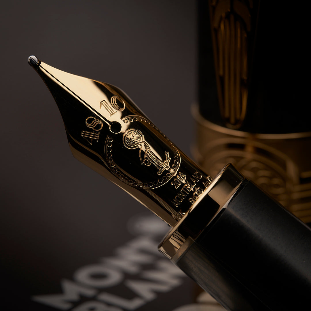 Detail der Federgravur auf dem Montblanc Hadrian 4810 Füllfederhalter