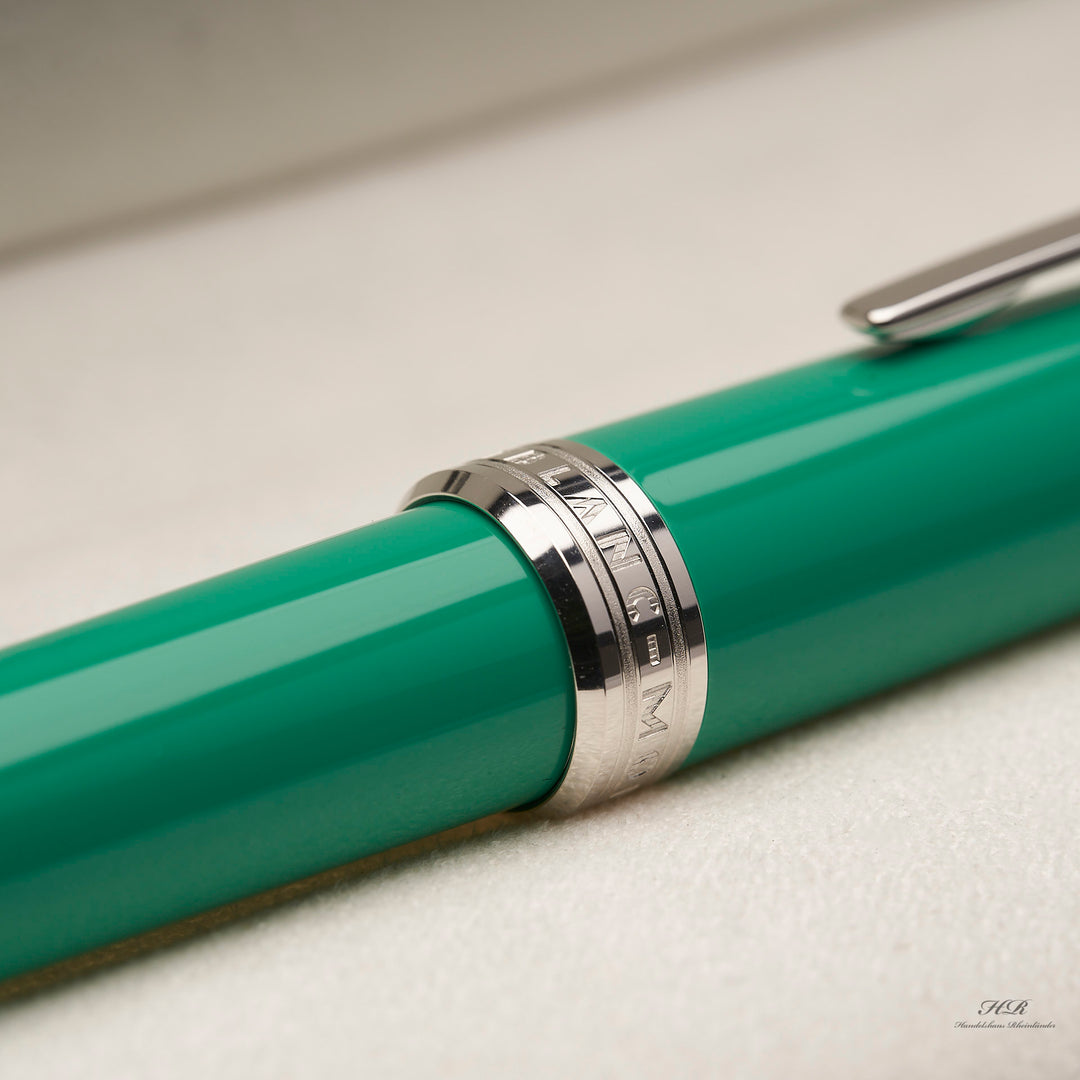 Montblanc PIX Collection Emerald Green Rollerball Fine Liner ID 117660 with original packaging