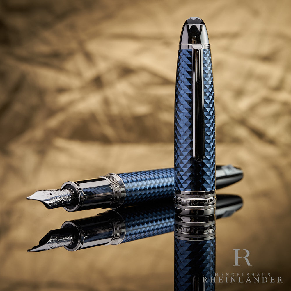 Montblanc Solitaire LeGrand Glacier Füllfederhalter offen mit danebenstehender Kappe