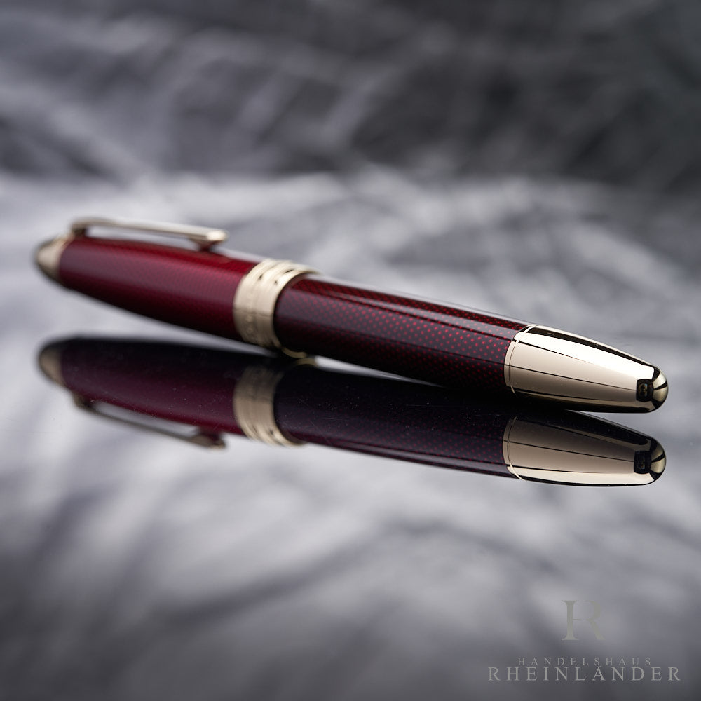 Schaftende des Montblanc Golden Hour Rollerballs liegend von silbernem Hintergrund