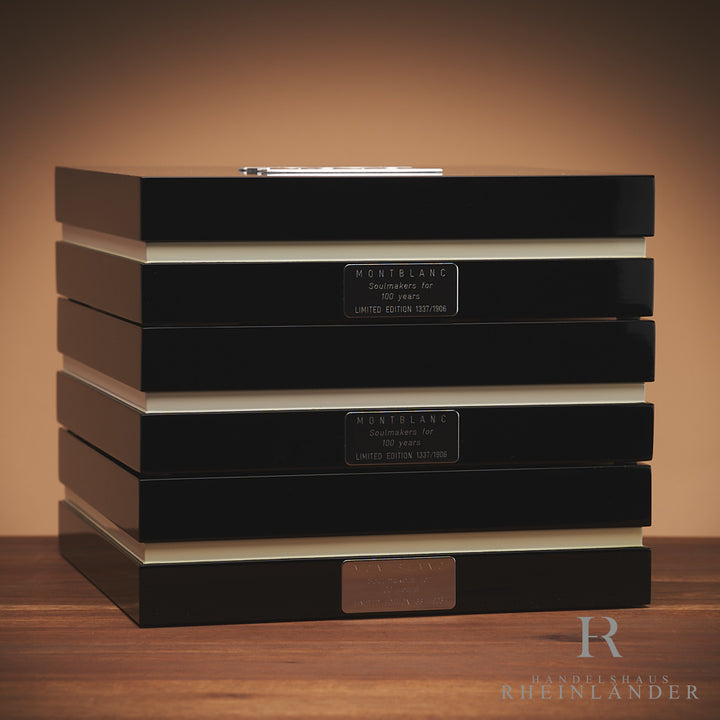 Klavierlackboxen der drei Starwalker aufeinandergestapelt in Szene gesetzt