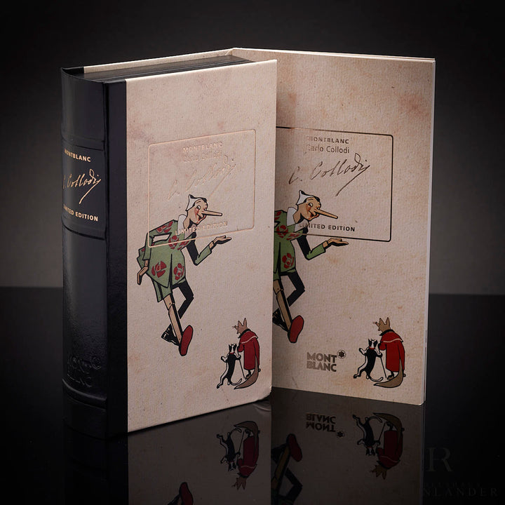 Buchverpackung und Service Guide mit Pinocchio Motiv des Montblanc Carlo Collodi Rollerballs stehend vor schwarzem Hintergund