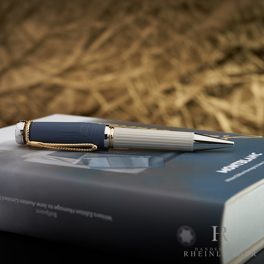 Blau und cremefarbener Jane Austen Kugelschreiber von Montblanc auf Box in Buchdesign liegend