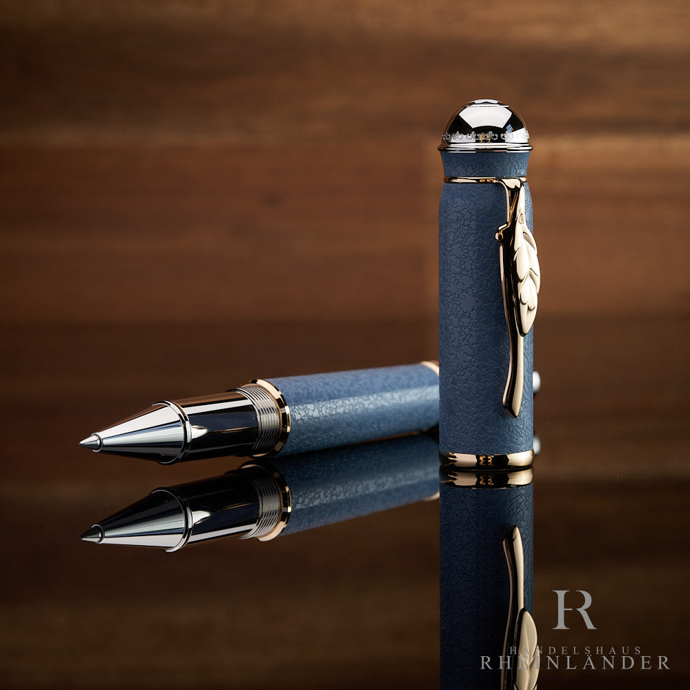 Montblanc Goethe Rollerball offen liegend mit daneben stehender Kappe