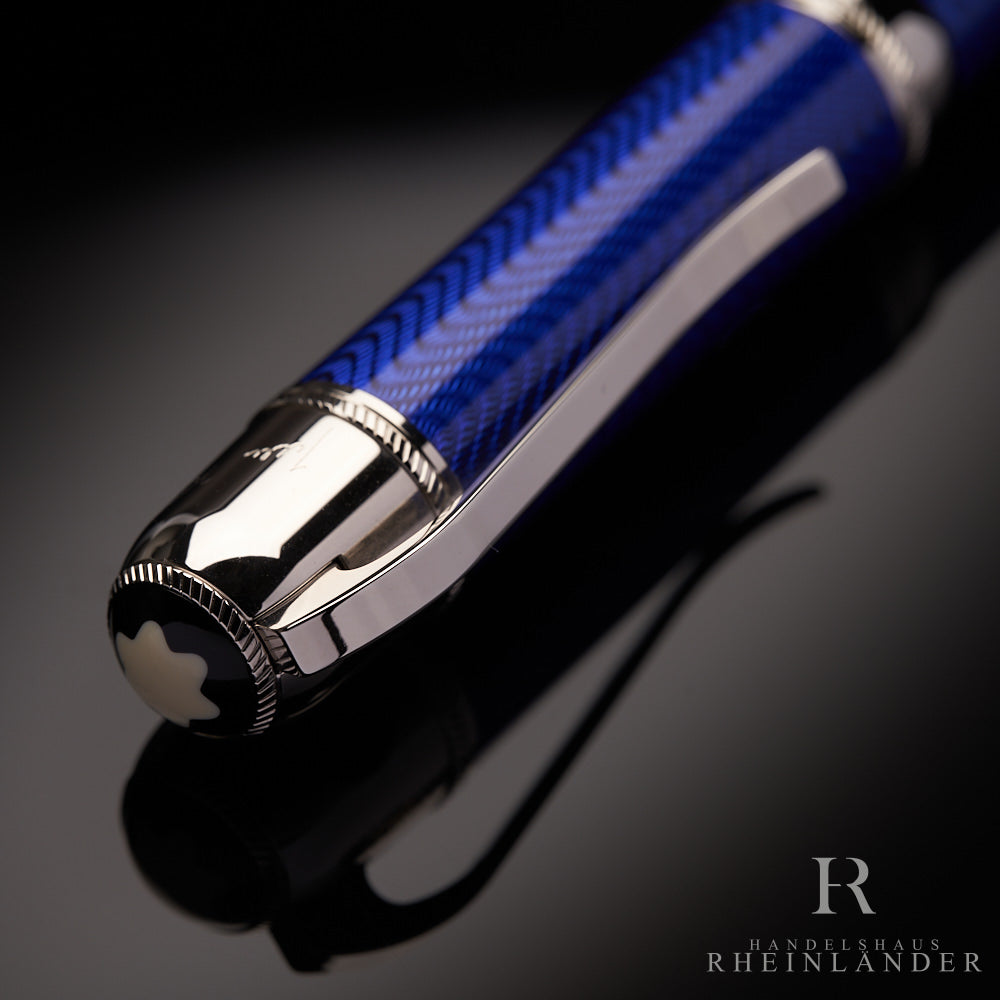 Nahaufnahme des Clips des Montblanc Jules Verne Bleistifts auf schwarzem Untergrund